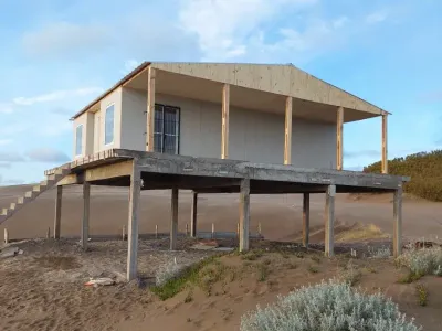 Vivienda tradicional prefabricada de Tu Cassa entregada e instalada en el terreno del cliente