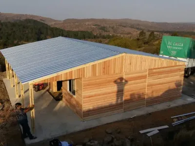 Vivienda tradicional prefabricada de Tu Cassa entregada e instalada en el terreno del cliente