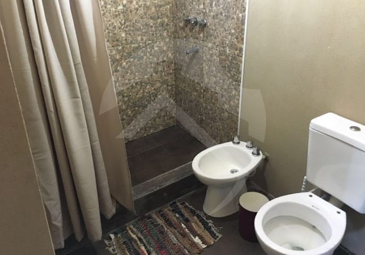 Baño con terminaciones cerámicas